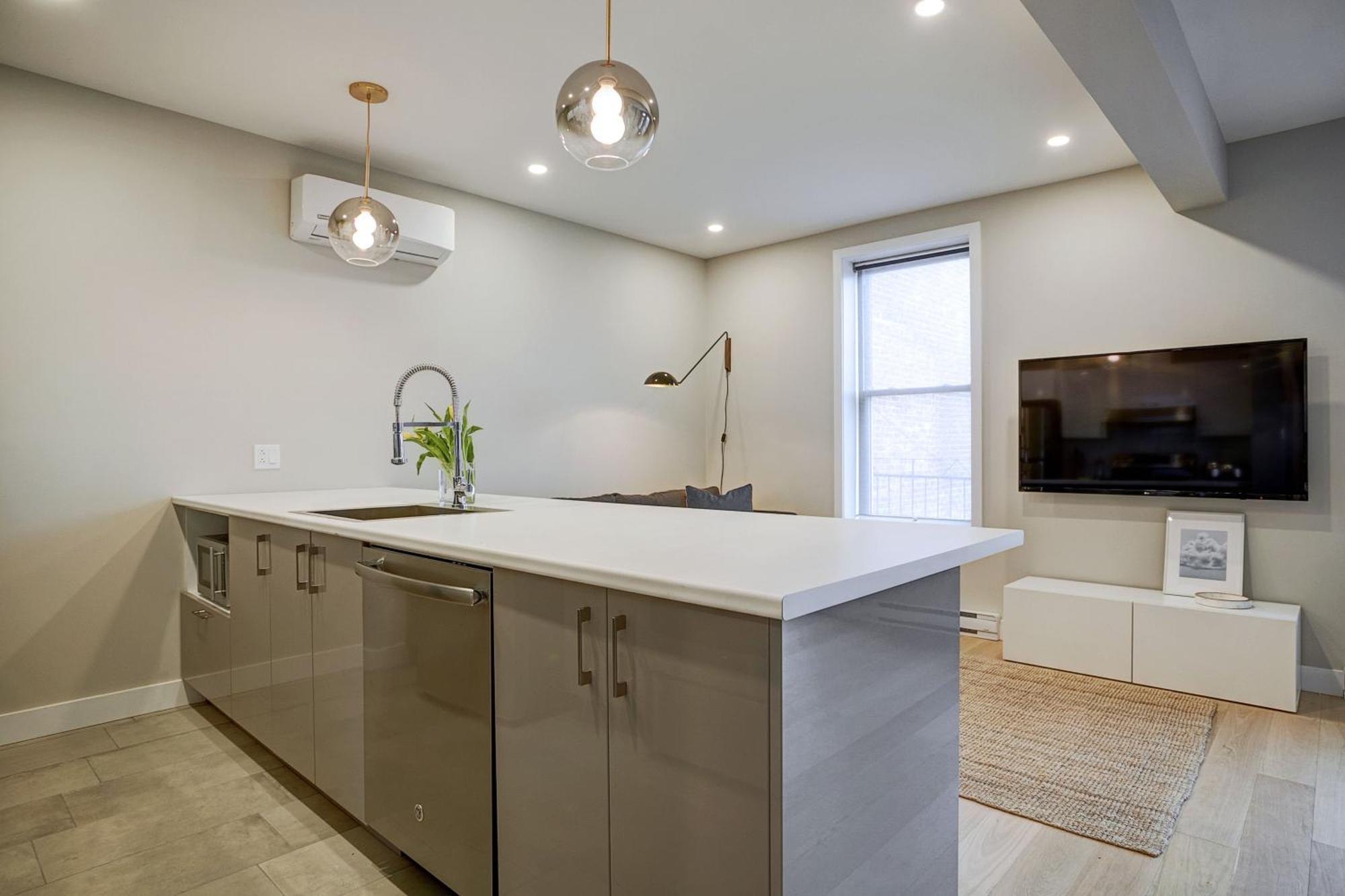 Explore Montreal From Sleek Contemporary Apartment By Den Stays Habitación foto
