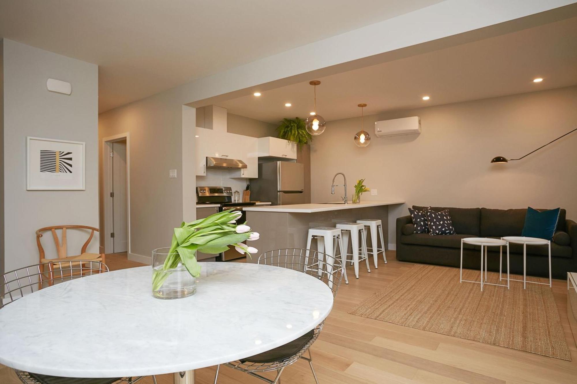 Explore Montreal From Sleek Contemporary Apartment By Den Stays Habitación foto