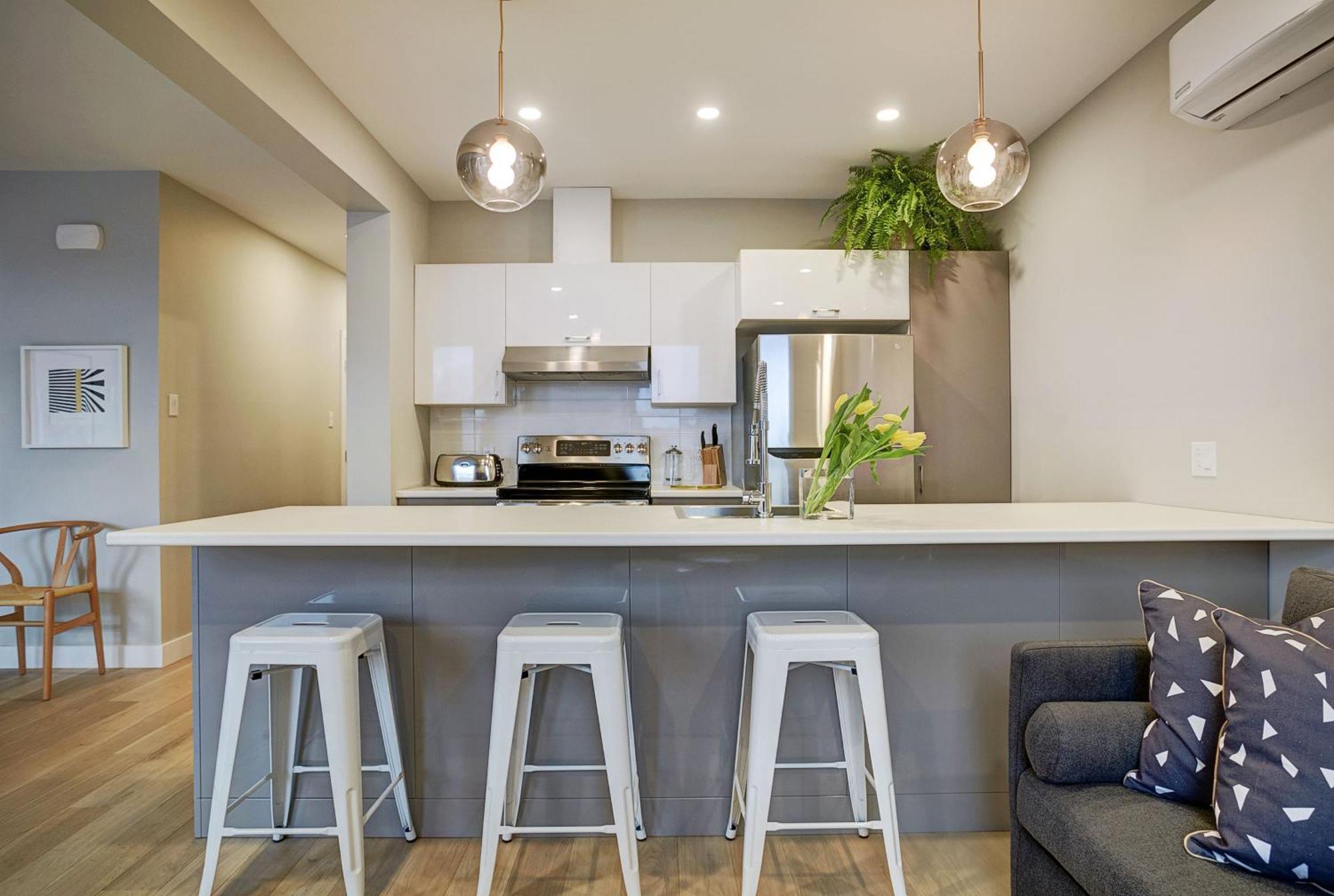 Explore Montreal From Sleek Contemporary Apartment By Den Stays Habitación foto